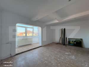 Apartament 3 camere, decomandat - zona Velenta