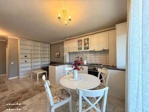 Apartament cu 2 camere de închiriat| parcare privată, lift și balcon — miniatura 2