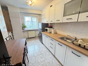 Chirie apartament 3 camere Mioveni, Centru, Et3, 2 balcaone,Bld. Dacia