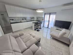 2 Cam-Nou-Lux-Unitatea Militara-Mobilat-Balcon-1 loc Parcare-106.500Eu — miniatura 1