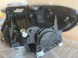 Vand faruri mercedes V class 250 ORIGINALE date jos de pe masina personala . — miniatura 7