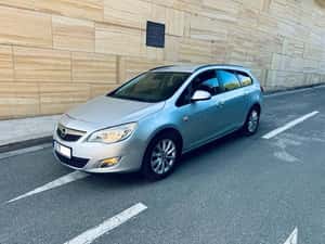 Vand Opel Astra J 2012 Diesel 1700 cmc Neavariata