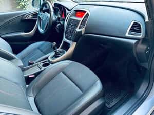 Vand Opel Astra J 2012 Diesel 1700 cmc Neavariata — miniatura 4