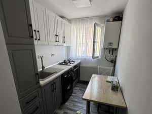 Apartament 3 camere renovat complet, zonă centrală Boldești-Scăeni — miniatura 1
