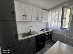 Apartament 3 camere renovat complet, zonă centrală Boldești-Scăeni — miniatura 3