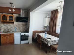Apartament trei camere, semidecomandat, mobilat, zona BMW — miniatura 3