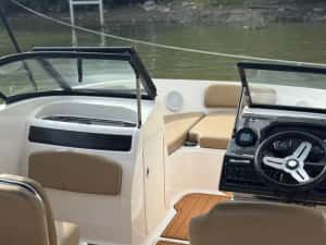 Barca bayliner  vr5 — miniatura 4