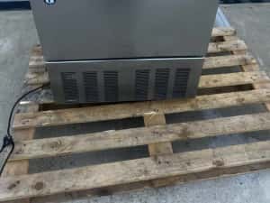 Masina de gheata Hoshizaki - 45 kg/24h - stocare 15 kg - cuburi pline — miniatura 7