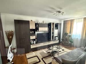 Apartament 3 camere zona Soarelui — miniatura 1