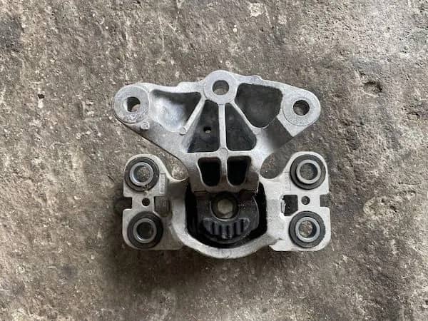 Tampon motor stanga Volvo S60 V60 S80 V70 XC60 XC70 2008-2016 31401307 — fotografie 1 din 10