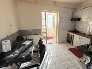 Apartament 3 camere, zona Sc Nr. 3 — miniatura 3