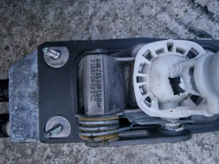 Timonerie Vw polo 6R motor 1,2 benzina an 2009-2017 — fotografie 1 din 10
