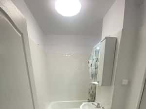 Inchiriez apartament 2 camere - str. Bizusa, etaj intermedisr — miniatura 5