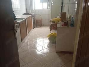 2 Camere Decomandat Zona Crangasi — miniatura 3