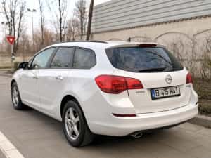 Opel Astra J •2.0d 165cp• Automat — miniatura 3