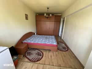 INCHIRIEZ apartament 3 camere decomandat, zona Ciresica — miniatura 5