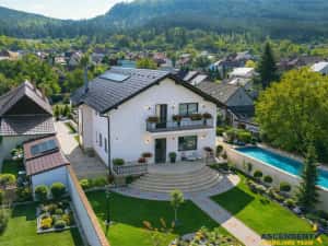 Pe 1.000 mp teren, vila eleganta, caracteristici notabile, Sacele, Central — miniatura 1