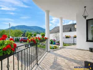 Pe 1.000 mp teren, vila eleganta, caracteristici notabile, Sacele, Central — miniatura 3