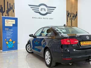 Volkswagen Jetta 2013 - 5.690 EUR Cash sau Rate de la 120 EUR / Luna — miniatura 5