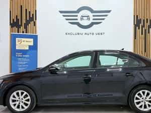 Volkswagen Jetta 2013 - 5.690 EUR Cash sau Rate de la 120 EUR / Luna — miniatura 6