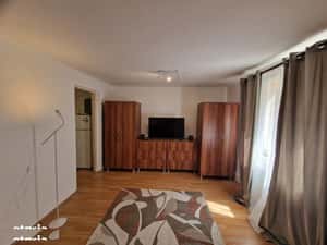 Casuta centrala  la curte cu parcare - inchiriez — miniatura 3