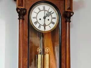 Ceas de perete cu pendul si 2 greutati Kienzle — miniatura 1