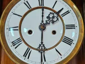 Ceas de perete cu pendul si 2 greutati Kienzle — miniatura 7