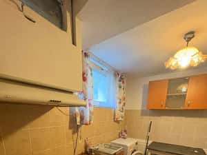 2 cam 35 mp zona copou 4 min de univ cuza mob si util complet 300 eur — miniatura 4