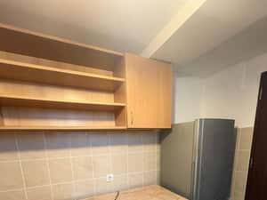 2 cam 35 mp zona copou 4 min de univ cuza mob si util complet 300 eur — miniatura 5