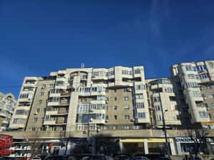 Vand 3 camere, et. 6/7, Calea Bucuresti, Piata Centrala — miniatura 2