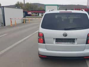 Vw Touran 2.0 TDI BMM DSG — miniatura 2