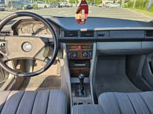 Mercedes W124 Coupe 230 CE 1988 Automat — miniatura 6