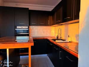 Apartament modern cu birou și panoramă deschisă – zona BMW. — miniatura 1