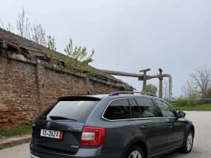 Skoda Octavia Scout 2.0 DSG 4X4 — miniatura 4