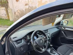 Skoda Octavia Scout 2.0 DSG 4X4 — miniatura 8