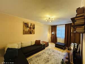 Ap. cu 3 camere, decomandat, 65 mp utili, pivniță 16 mp, zona buna — miniatura 1