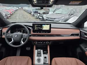Vând Mitsubishi Plug-in Hybrid Outlander 2025 — miniatura 2