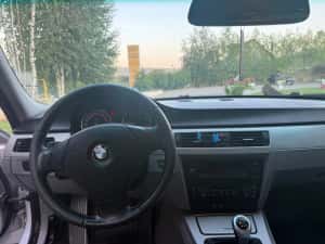 BMW 320 e90 163 cp proprietar 10 ani — miniatura 9
