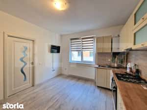 Apartament cu 2 camere, etajul 1, parcare, balcon, zona ultracentrala — miniatura 4