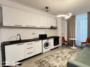 Apartament mobilat si utilat, curte engleza, liber