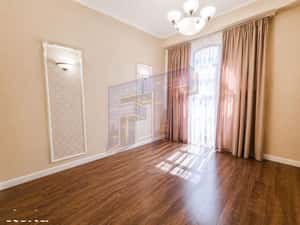 Apartament 3 camere Piata Unirii, 2 minute metrou, boxa si camera de s — miniatura 1