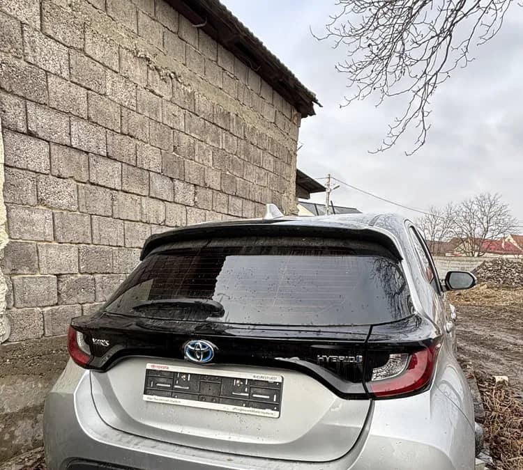 Toyota Yaris avariat 1.5 hybrid CVT — fotografie 1 din 10