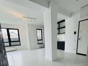 Închiriez apartament 3 camere, curte și loc de parcare — miniatura 4