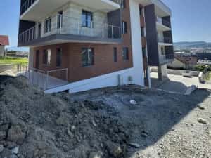 Apartament 3 camere / 2 bai / etaj 2 / parcare + boxa / ZONA CETATII — miniatura 1