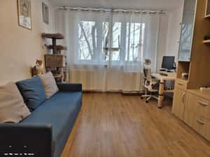 Apartament decomandat cu 4 camere, balcon, centrala, 2 locuri parcare — miniatura 1