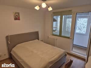 Apartament decomandat cu 4 camere, balcon, centrala, 2 locuri parcare — miniatura 5