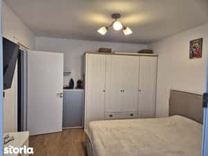 Apartament decomandat cu 4 camere, balcon, centrala, 2 locuri parcare — miniatura 6