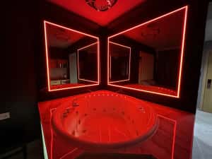 Regim Hotelier 5* cu JACUZZI in camera, Ambient Romantic — miniatura 1