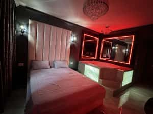 Regim Hotelier 5* cu JACUZZI in camera, Ambient Romantic — miniatura 2