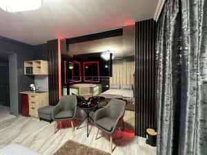 Regim Hotelier 5* cu JACUZZI in camera, Ambient Romantic — miniatura 9